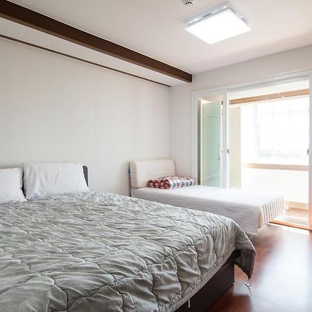 White Dream Pension Чеджу Екстериор снимка