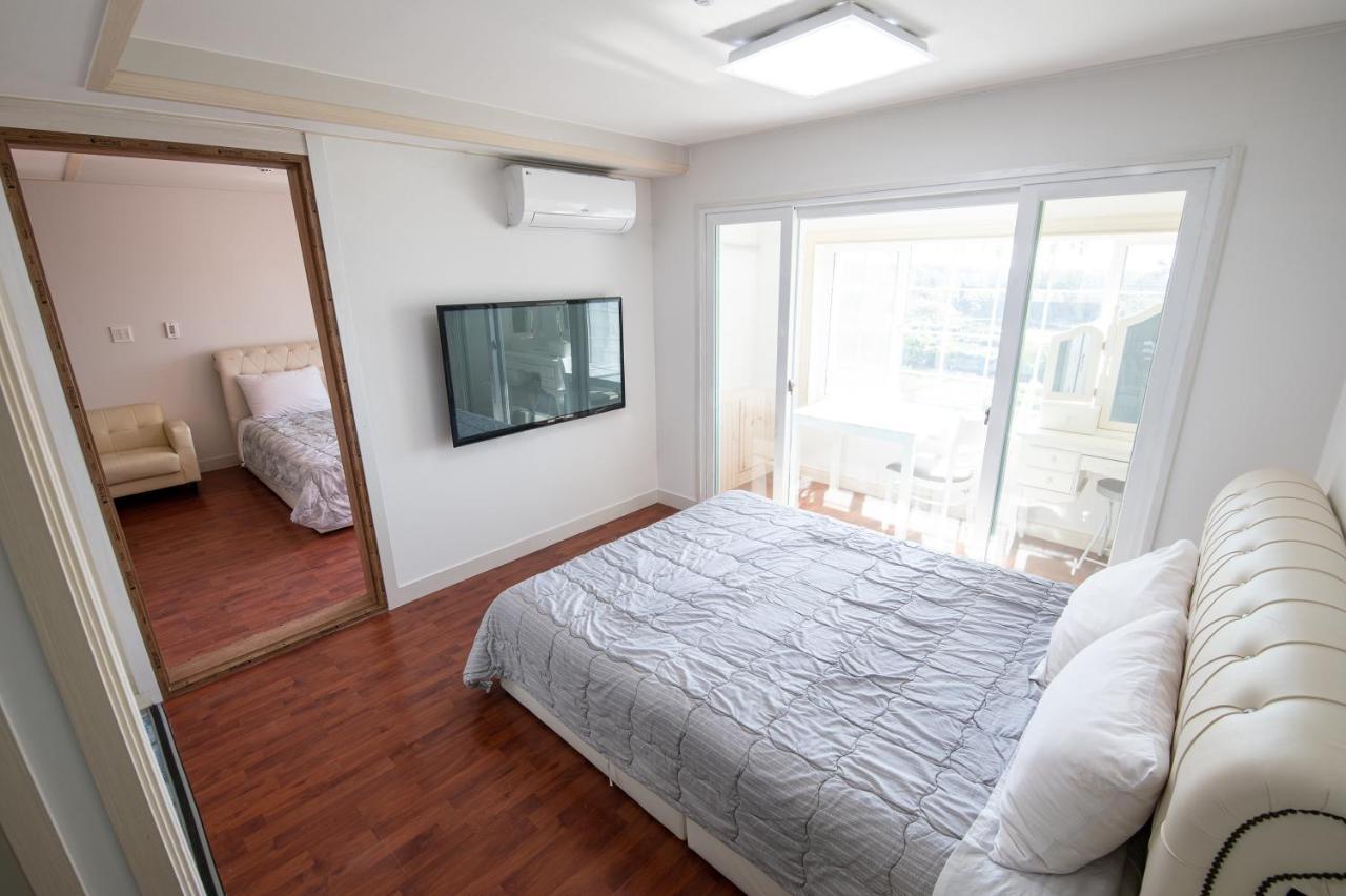 White Dream Pension Чеджу Екстериор снимка