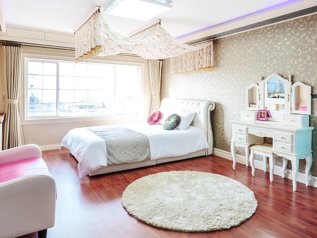 White Dream Pension Чеджу Екстериор снимка