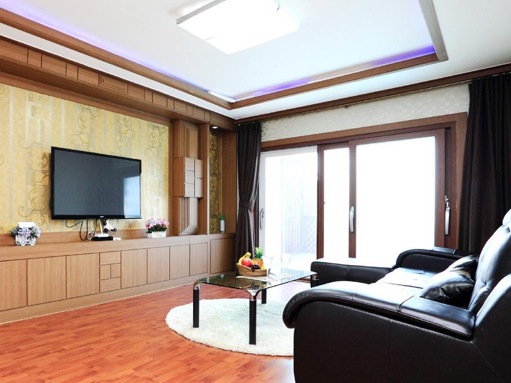 White Dream Pension Чеджу Екстериор снимка