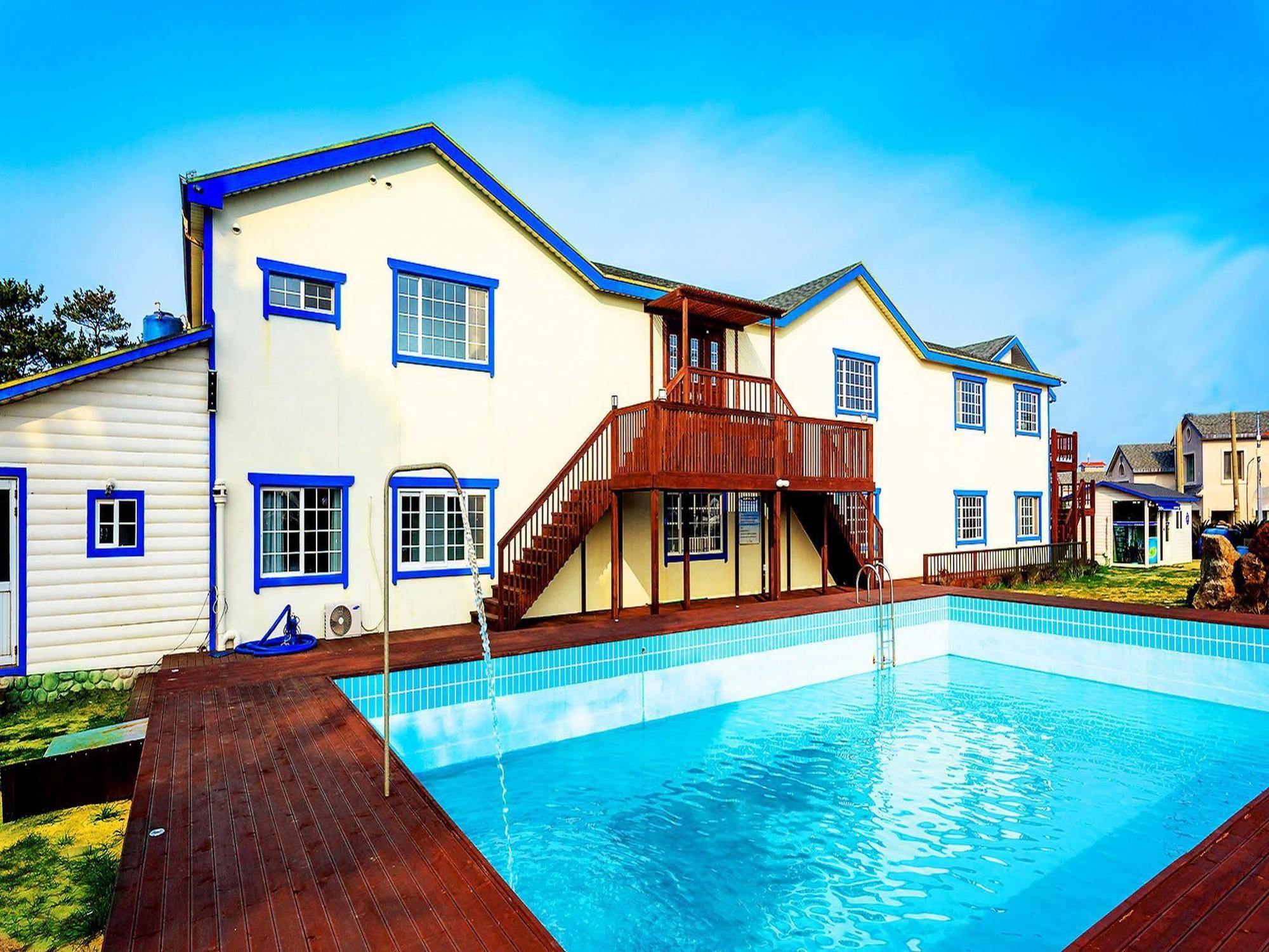 White Dream Pension Чеджу Екстериор снимка